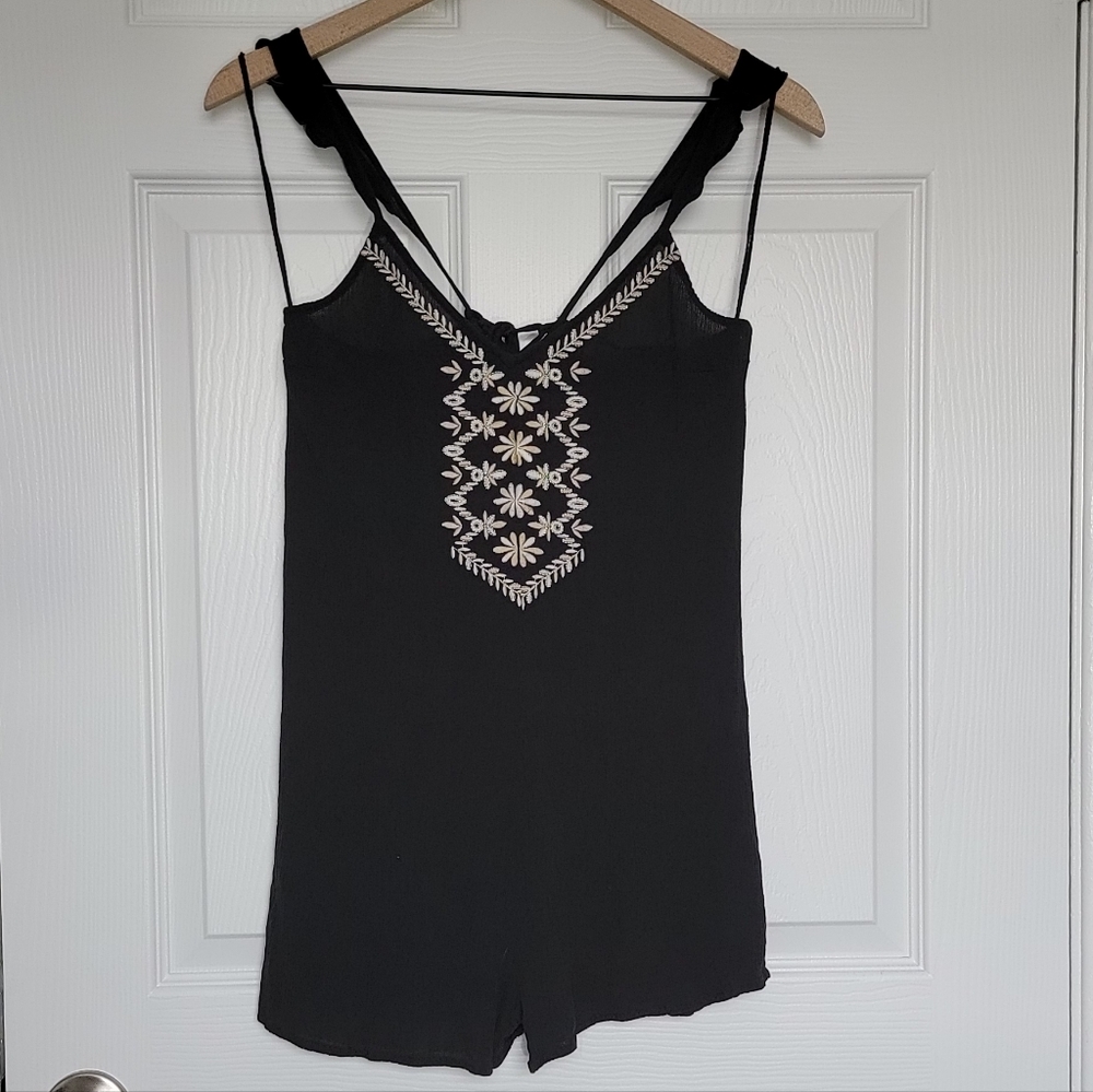 Aeropostale Embroidered Tie-Back Romper size Medium